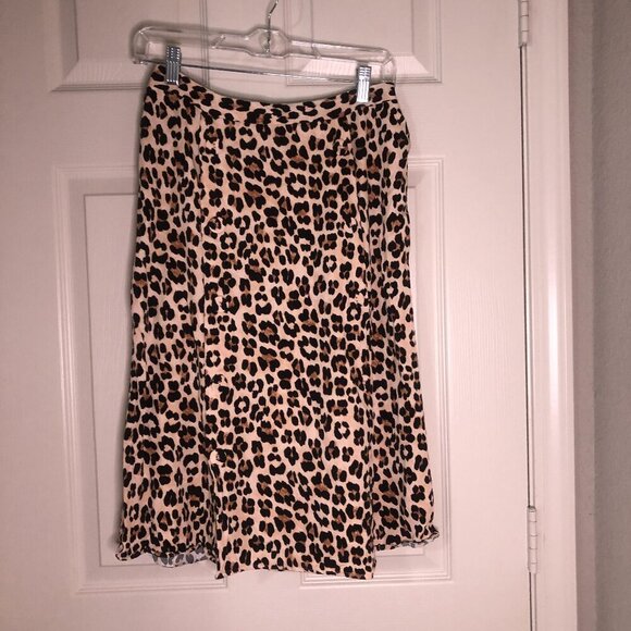 JustFab Dresses & Skirts - JustFab leopard print midi length skirt with button detail size M